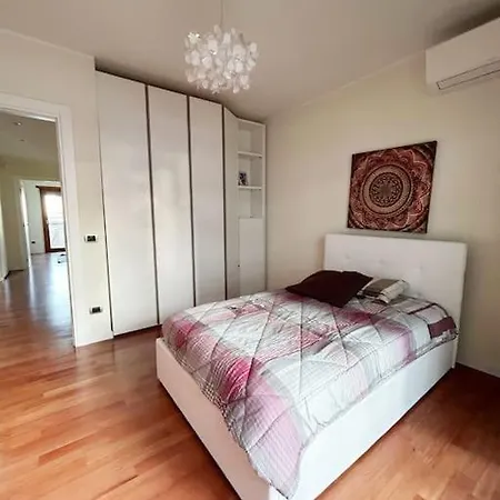 Rp Luxury House - Eur Apartament